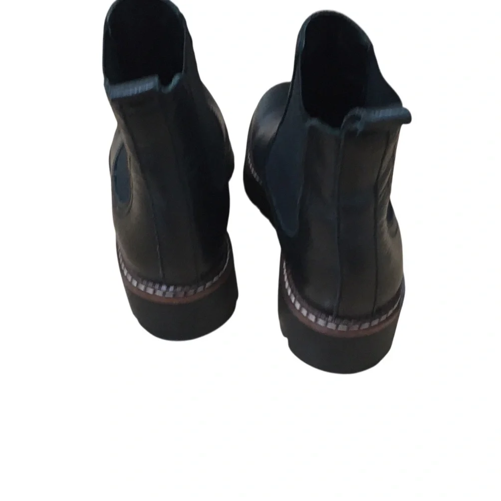 Caslon Miller Water Resistant Black Leather Lug Chelsea Boots 4.5M
